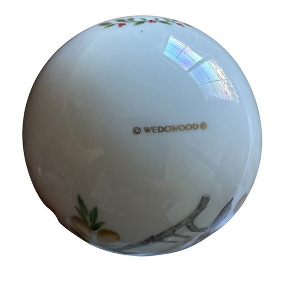 Vintage Wedgwood Christmas Ornament "A Partridge in a Pear Tree" - Picture 6 of 8